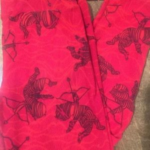 ❤️ Lularoe OS Valentine Cupid Leggings!